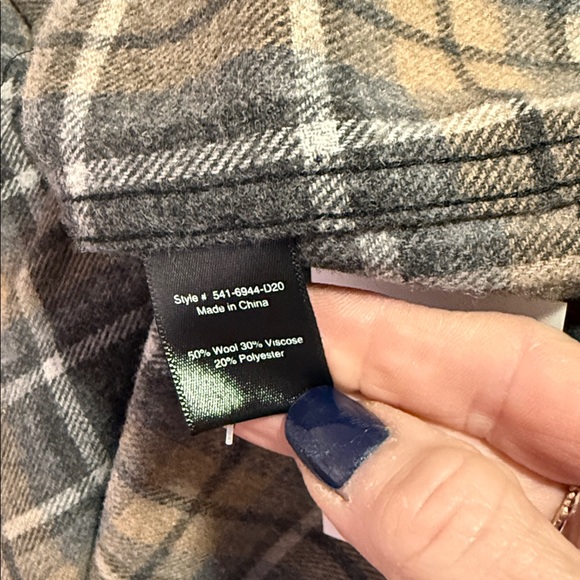 SOLD Jenni Kayne O’Keefe Plaid Wool Button Down Plaid Cream and Gray Shacket S - Picture 10 of 11
